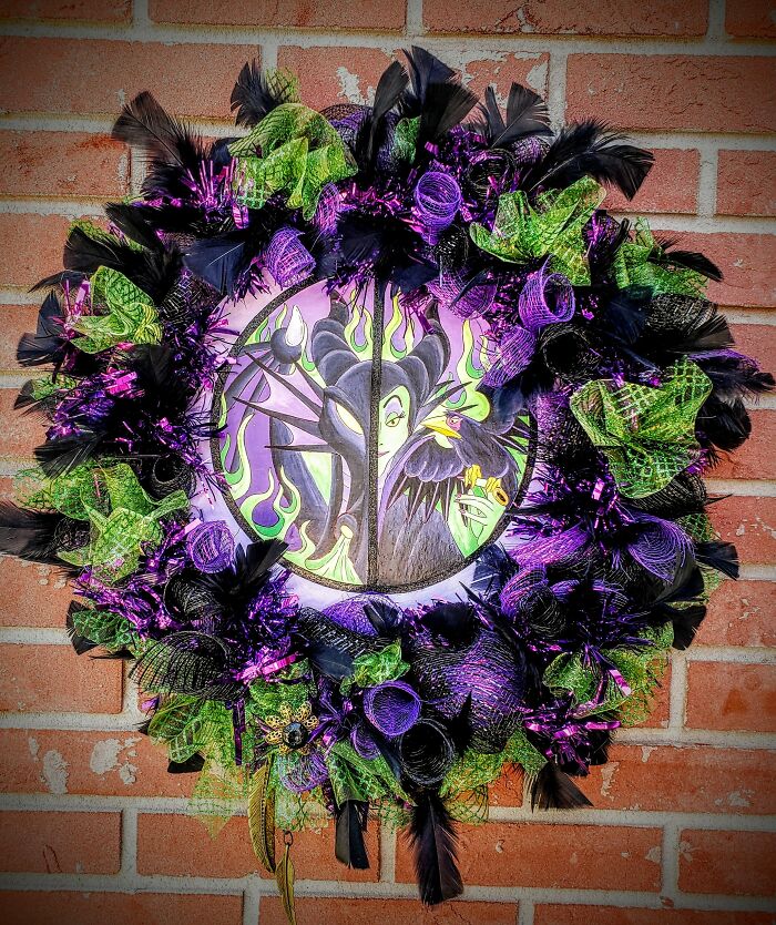 I Made Villains Wreaths With Hand-Painted Poison Apples, Ursula, Maleficent, And The Evil Queen