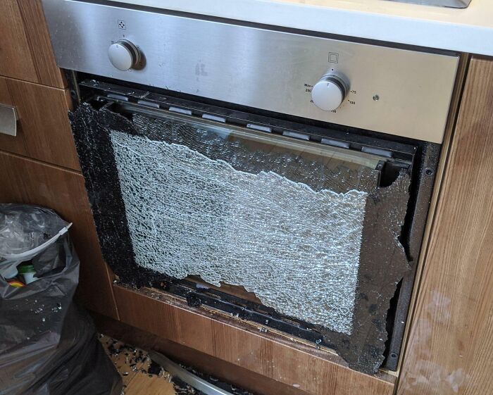 My Tenancy Ends Tomorrow After 2 Years In This Flat. Today, While Cleaning And Getting Everything Ready To Move Out, I Hit The Oven's Door And Broke The Glass. Bye Bye Sweet Deposit Money