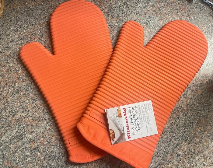 Cooking: The Only Time You Might Be Able To Afford KitchenAid Is On Prime Day So Grab These KitchenAid Ribbed Soft Silicone Oven Mitts With Both Hands