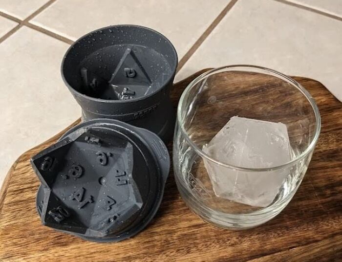  D20 Dice Shaped Ice Mold: Roll For A Critical Chill With Your Whiskey!