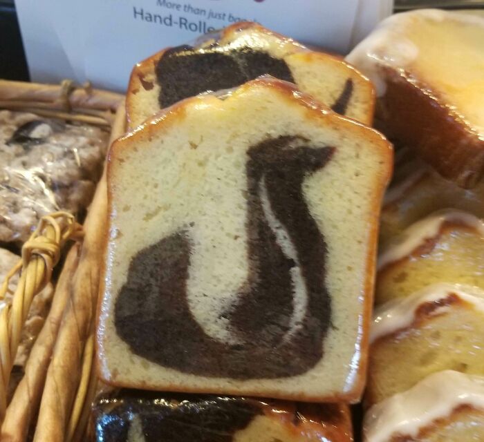 The Marbling On This Cake Looks Like A Skunk