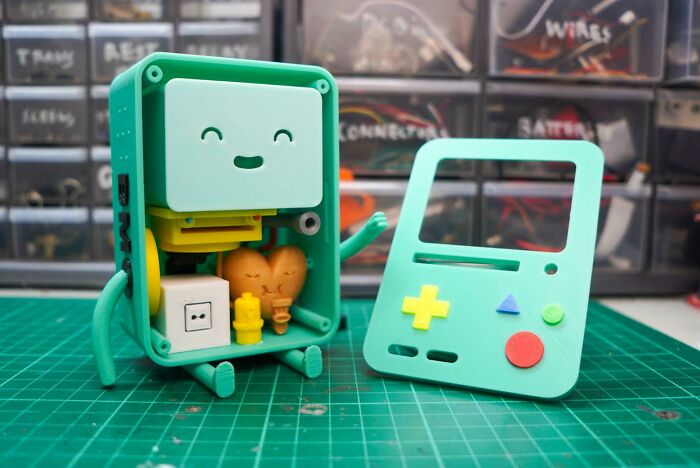 ¡Estoy trabajando en un modelo imprimible en 3D de BMO de Hora de Aventuras con componentes internos!