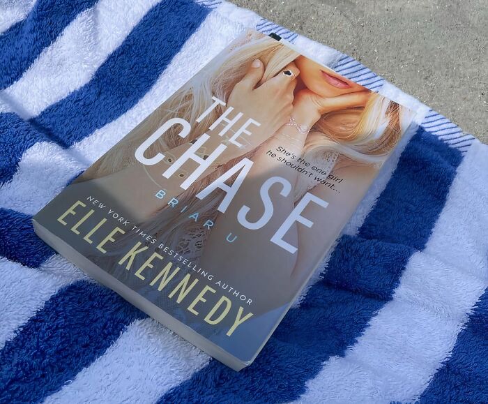  "The Chase" By Elle Kennedy: Think You Know College Hockey Romances? Think Again. This Enemies-To-Lovers Story Is More Than Just Stickhandling And Body Checks; It's A Power Play Of Wit, Banter, And Sizzling Chemistry That'll Leave You Wanting An Encore