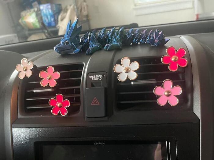 This Flower Air Vent Clip Will Make Your Car Smell Like A Spring Meadow (Minus The Pollen)