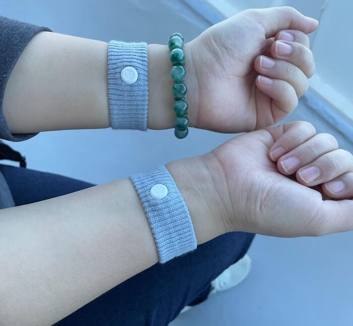 Say Goodbye To Queasiness And Hello To Smooth Sailing With This Drug-Free Anti-Nausea Acupressure Wristband - Your Stomach (And Your Travel Companions) Will Thank Yo