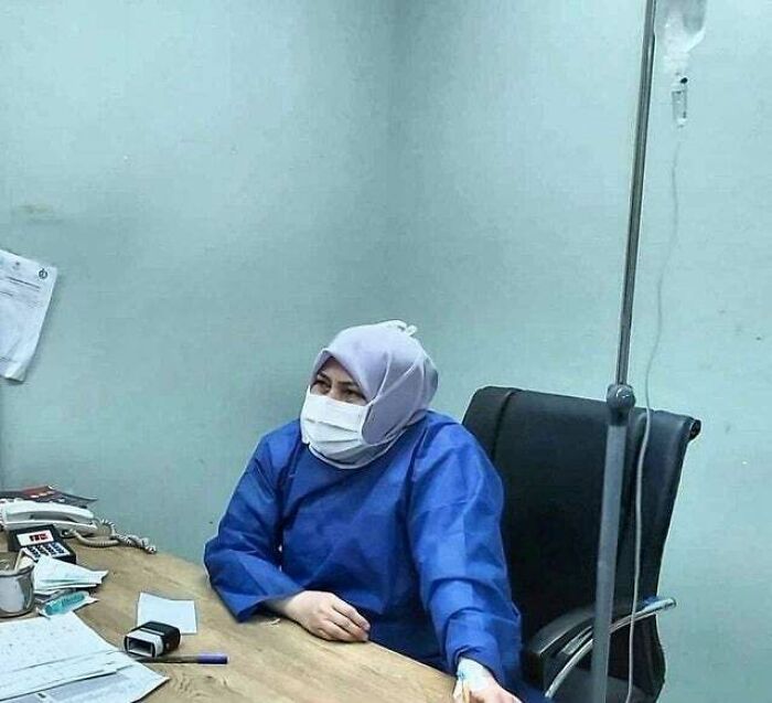 Shirin Rouhani, An Iranian Doctor Who Had Died Of Coronavirus. Due To Lack Of Medical Staff , She Kept Treating Cornaviris Patients Till Her Last Breath. As The Picture Shows, She Herself Was On The Iv While Treating Patients