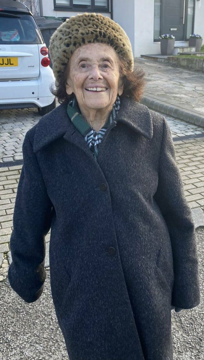 A Fighter And Survivor: 97-Year-Old Great Grandma, Lily Ebert Bem - Auschwitz Survivor, Has Just Recovered From Covid- 19. Today She Went On Her First Walk In A Month After Making A Miraculous Recovery