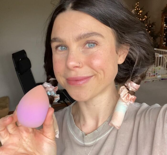 Stop Finger Painting Your Face! Your Foundation Sponge Is Begging For A Promotion From The Makeup Bag