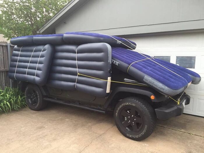 A Jeep Owner In Dallas Covered Their Wrangler With Air Mattresses Before A Hail Storm