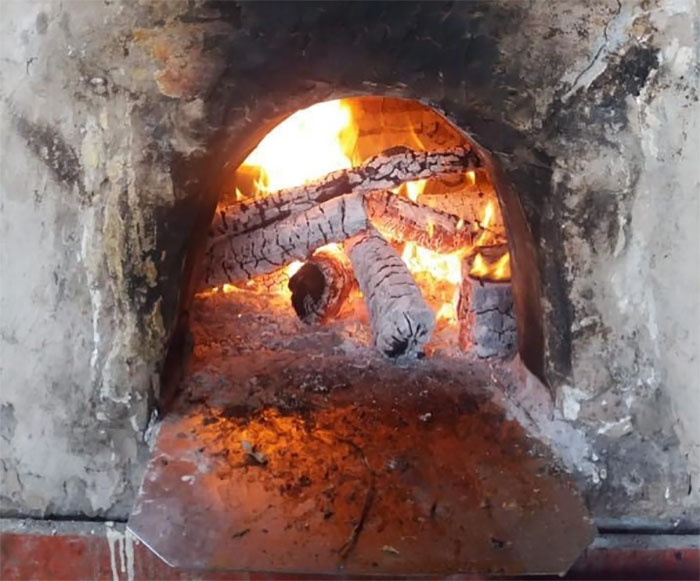 Dad Builds Greek Restaurant In His Backyard, It Becomes A Local Hotspot, Attracts Visitors Worldwide