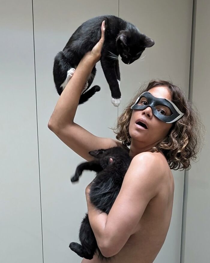 "STILL... Meow!": Halle Berry Poses Topless With Kittens To Celebrate Catwoman Turning 20