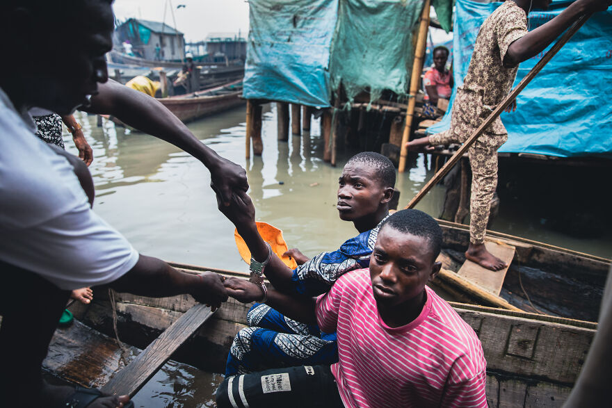 Arresting Thiefs In Makoko Ghetto In Nigeria