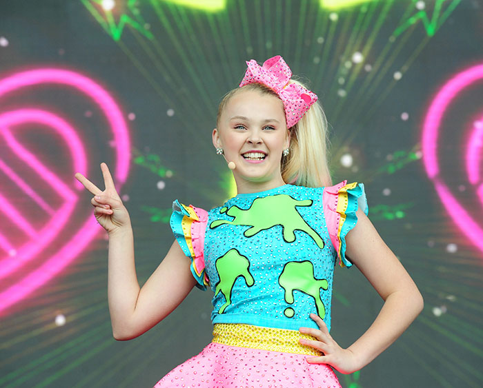 “How Did This Get Past Editing?”: Fans Claim Tampon Falls Out In JoJo Siwa Music Video