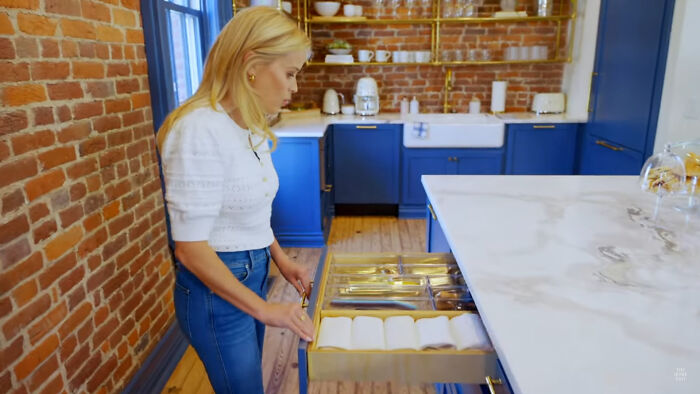 Reese Witherspoon Can’t Believe How Her Cluttered Kitchen Looks After “Incredible” Makeover