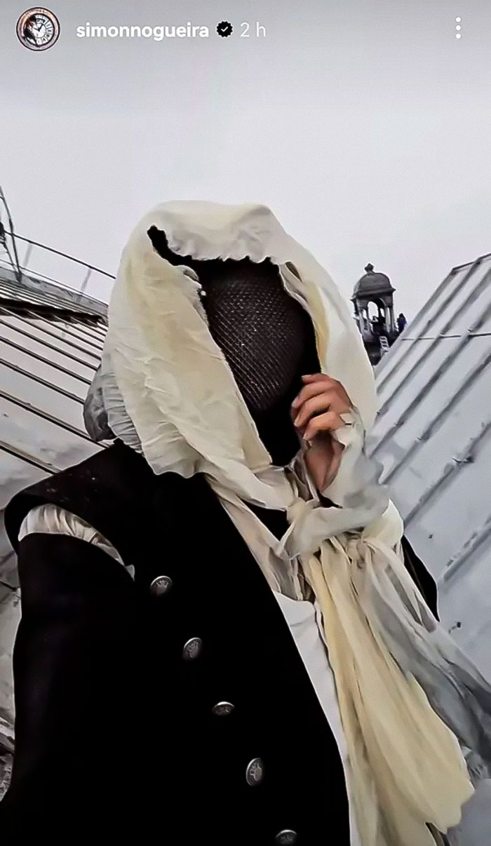 "Assassin's Creed character?":Mysterious Olympic Torchbearer Accidentally Reveals His Identity