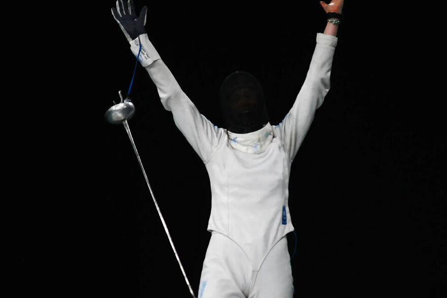 Bronze In Other: "Headless Fencer" By Guille Buelga