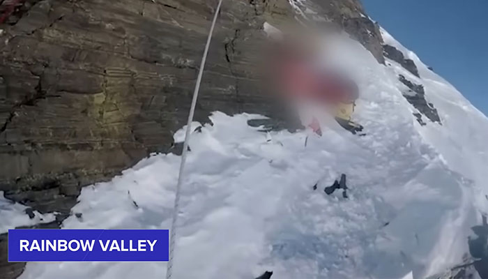 Clean-Up Crew Works To Pry Bodies From Ice As Mount Everest Thawing Reveals Mass Grave