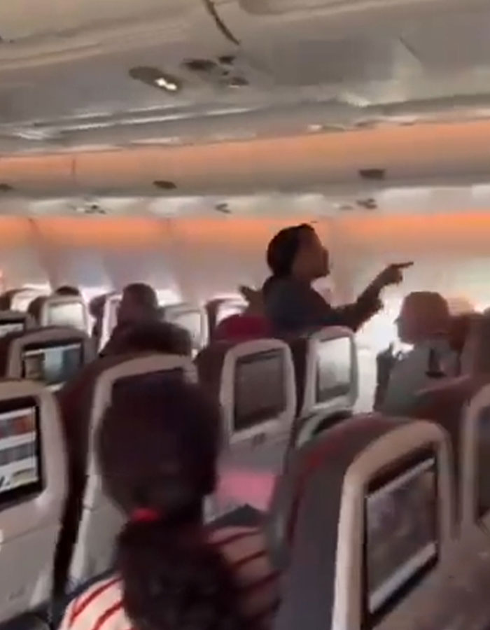 Flight Attendant Loses It On Passenger Who Asks For A Blanket, Gets Flight Canceled