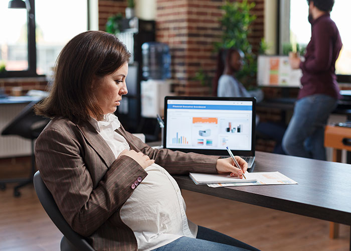 Woman Reports Boss To HR After He Forces Her To Go To Meeting During Labor, Coworkers Hate Her