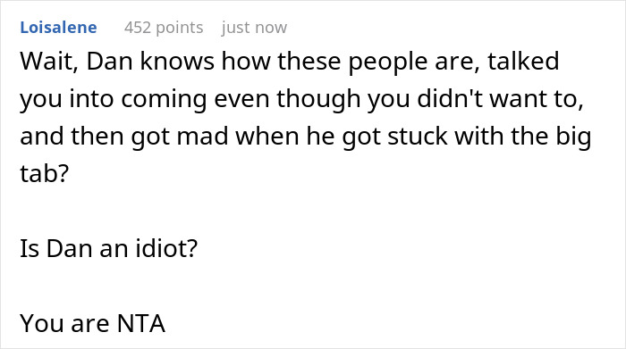 Guy Refuses To Split Restaurant Bill With Friends After They Order $200 Meals, Drama Ensues