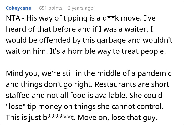 Man Plays Cruel Game With Waiter’s Tip “To Ensure Good Service,” His Date Refuses To Play Along