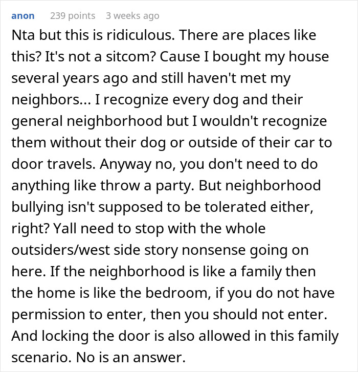 “She’s Crazy”: Newcomer Doesn’t Want To Join Neighborhood Tradition, Karen Doesn’t Take No For An Answer