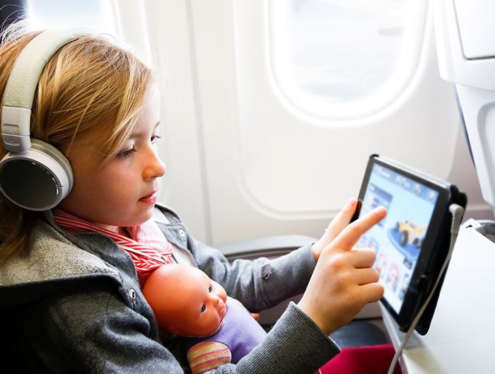 Unprepared Aunt Desperately Asks Teenager To Give Tablet To Her Kids On A Long Flight, He Pettily Refuses