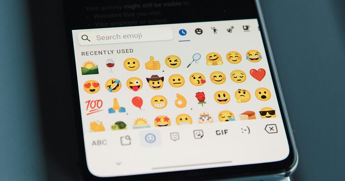 Gen Z Wants To Cancel The Thumbs Up Emoji Saying Its “Passive Aggressive” And “Rude”