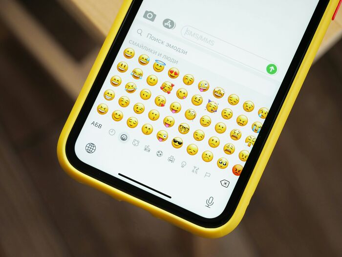 Gen Z Wants To Cancel The Thumbs Up Emoji Saying Its “Passive Aggressive” And “Rude”