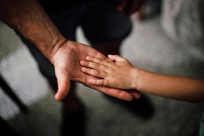 Employee Does To This Heartless Dad Of A Crying 6YO What Everyone Was Thinking Of Doing To Teach Him A Lesson