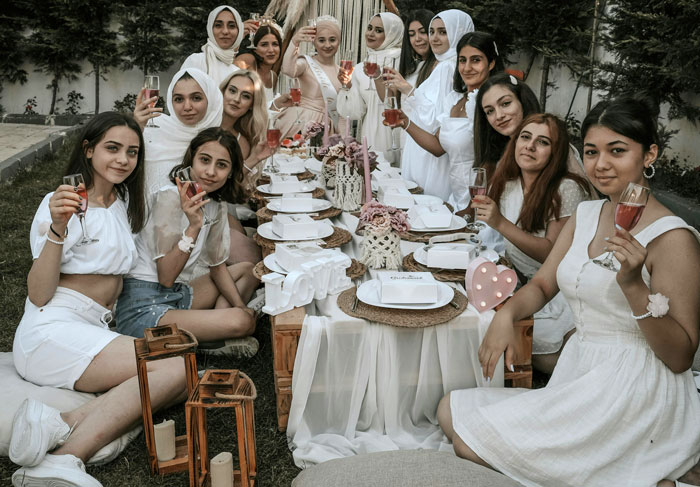 Muslim Friend Is Terrified After Bride Posts Pic Of Her Without Her Hijab, Refuses To Delete It