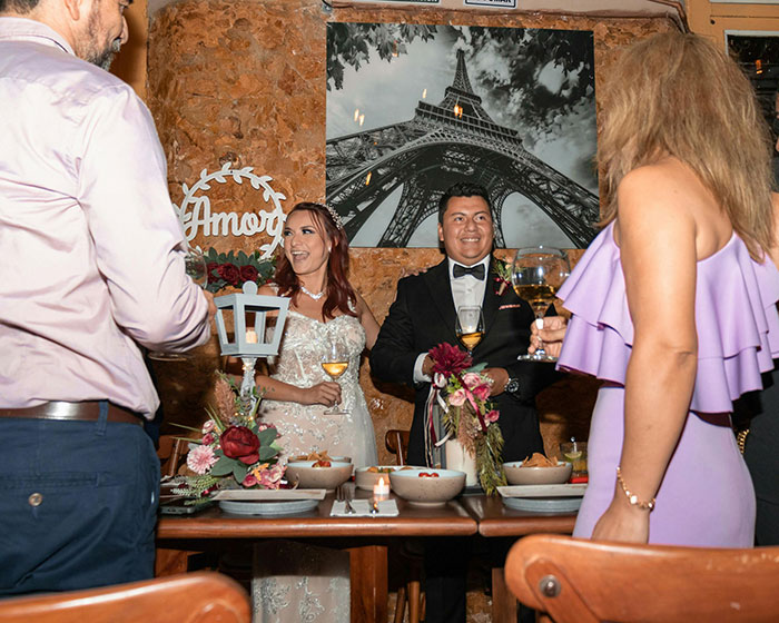 Bride Is Furious Guests Ordered Pizzas Because Her Family Ate Most Of The Food