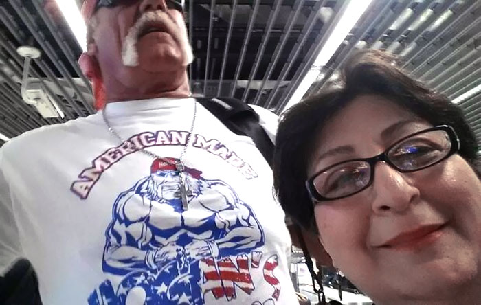 My Foreign Mom Texted Me "I Saw Hog Hogan At Frankfurt Airport And Took A Selfie With Him"