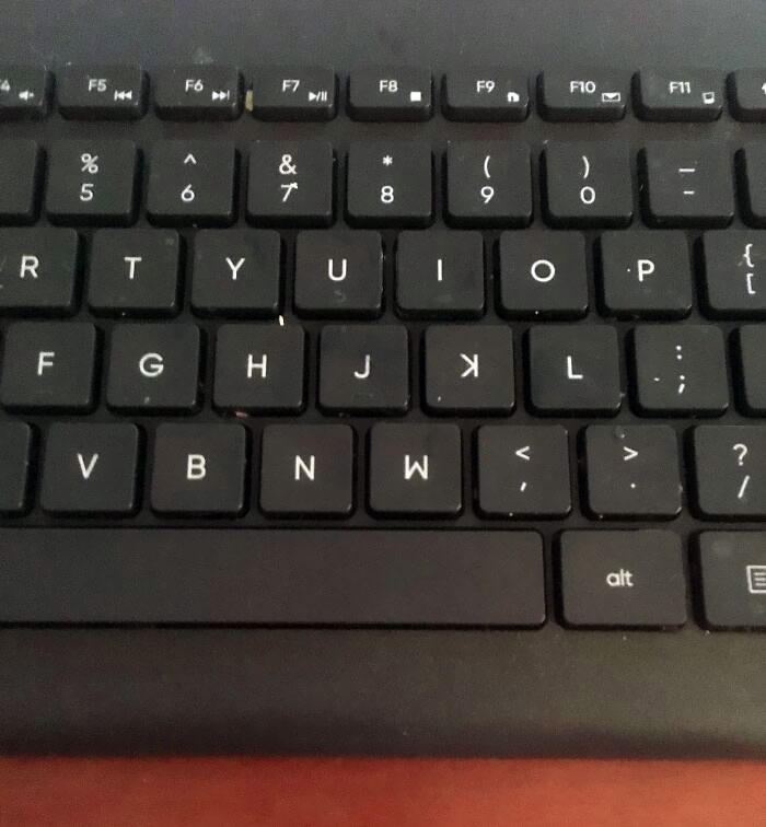 I Was Pretty Tired While Cleaning My Keyboard And Now I Have Two "W" And Upside Down "K"