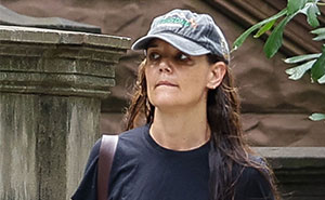 Katie Holmes Worries Fans With Make-Up Free Selfie Day After Being Seen With Black Eye