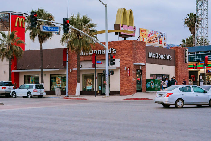 Dad Takes Hungry 15YO To Fast Food Place, Tells Her To Order Her Food, She Can’t Do It