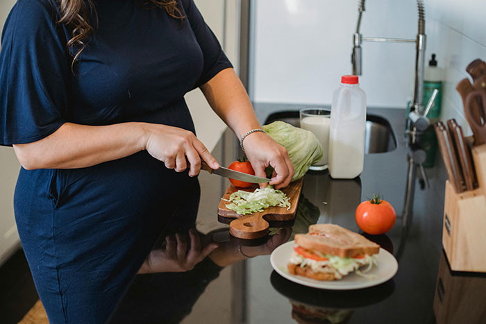 Woman Can't Take Care Of Sis Who Is Jobless, Useless With Chores And Eats Everything, Loses It