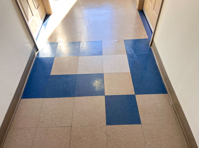 They Replaced The Tiles In My Dorm's Hallway. It’s Supposed To Be 3 Solid Blue Lines