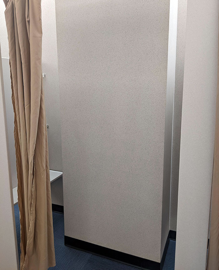 This Huge Pillar In The Middle Of The Changing Room