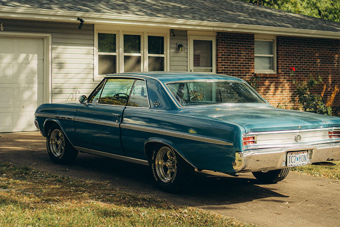 Woman Gets Back At Rude Neighbor Who Blocked Her Driveway, Scares Away His Customers