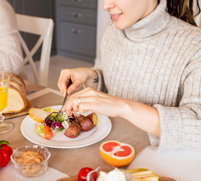 “AITAH For Serving My Wife Less Food Than Me And Our Guests?”