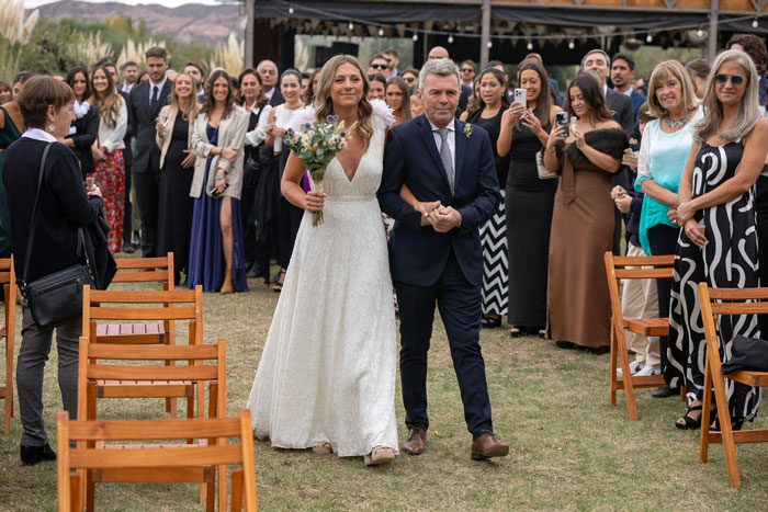 Stepmom Seats Daughter At “Leftover Table” At Her Wedding, Bride Returns The Favor At Her Ceremony