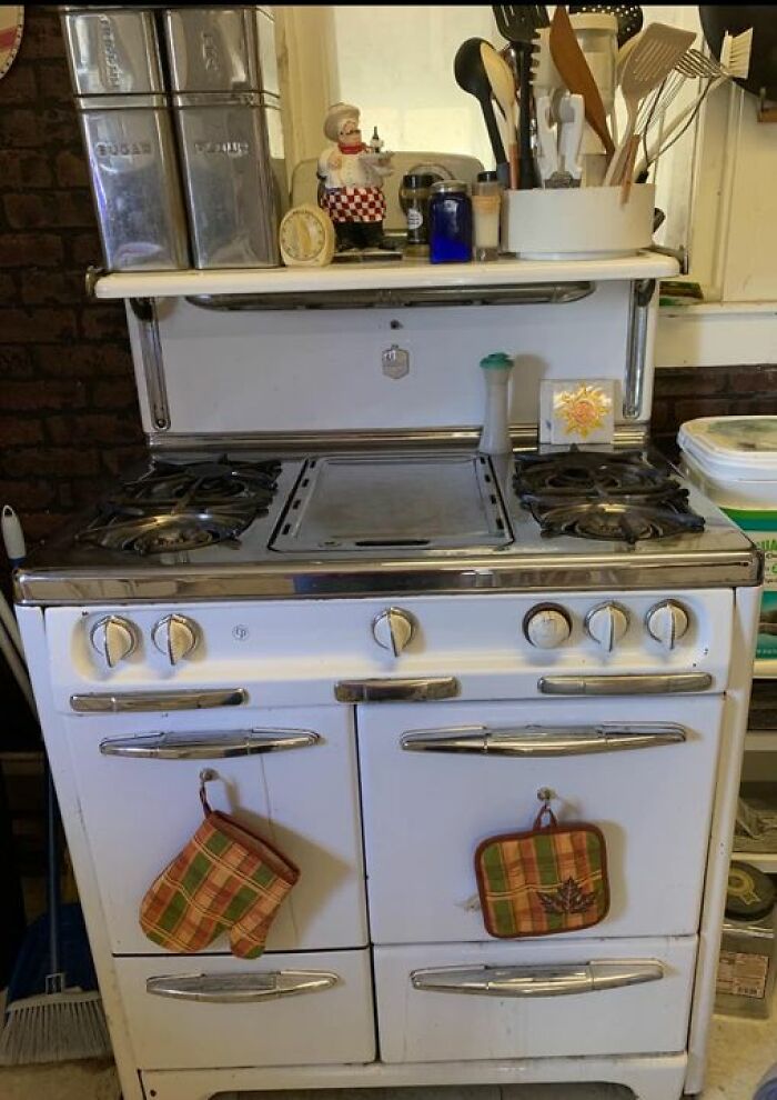 My Husband Installed A Brand New Stove In A 100 Year Old House And She Asked If He Could Haul The Old One Away. He Hauled It Back To His Shop And Renovated It For Me