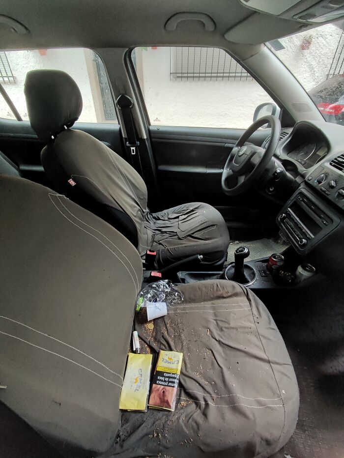 Peeking Inside Strangers' Cars: My New Photography Hobby (23 Pics)