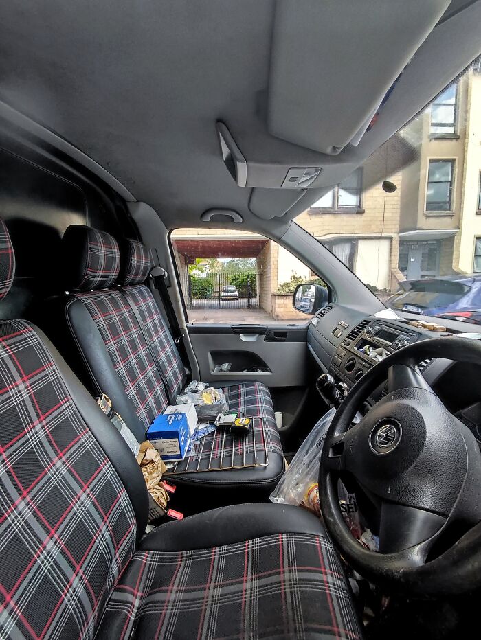 Peeking Inside Strangers' Cars: My New Photography Hobby (23 Pics)