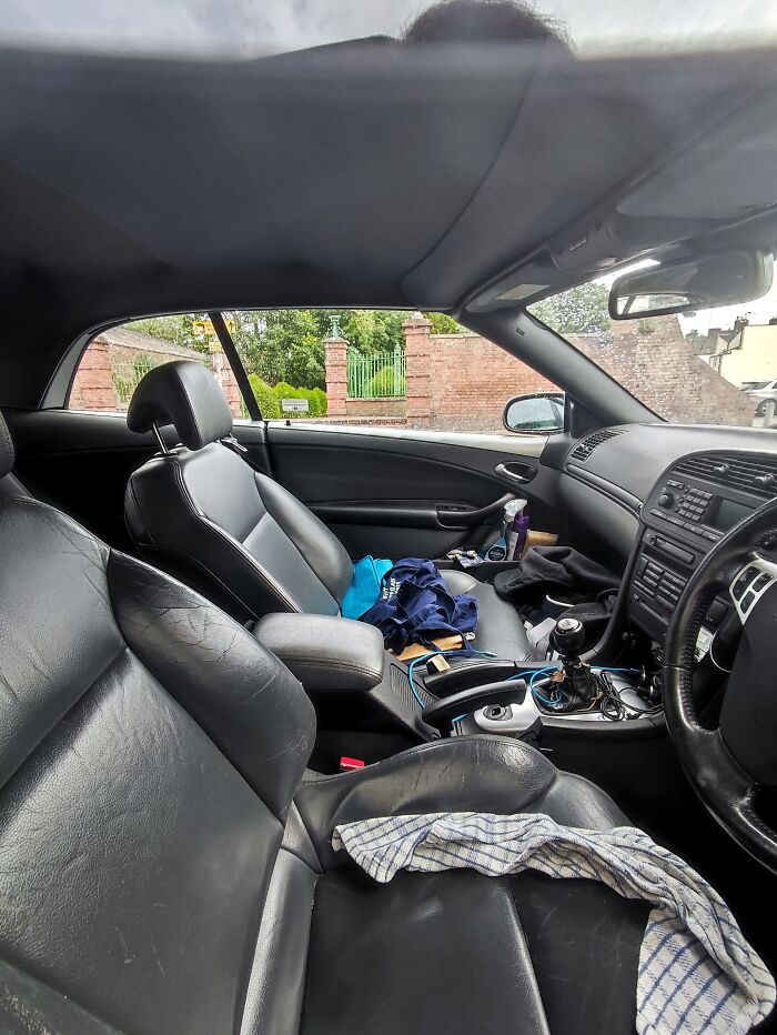 Peeking Inside Strangers' Cars: My New Photography Hobby (23 Pics)