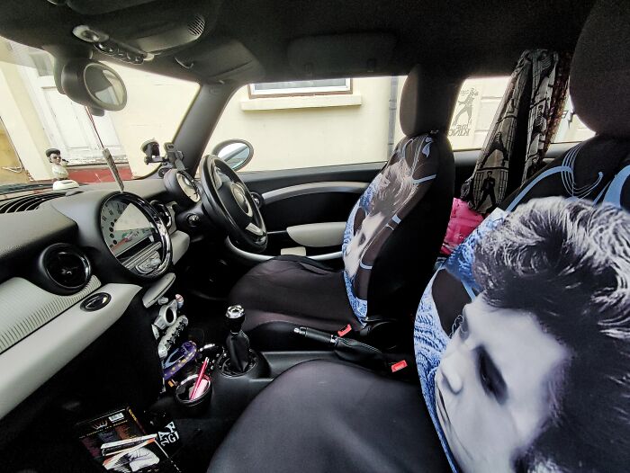 Peeking Inside Strangers' Cars: My New Photography Hobby (23 Pics)