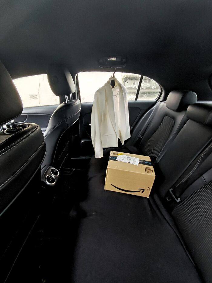 Peeking Inside Strangers' Cars: My New Photography Hobby (23 Pics)