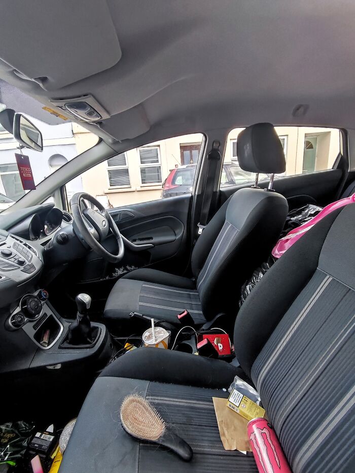 Peeking Inside Strangers' Cars: My New Photography Hobby (23 Pics)