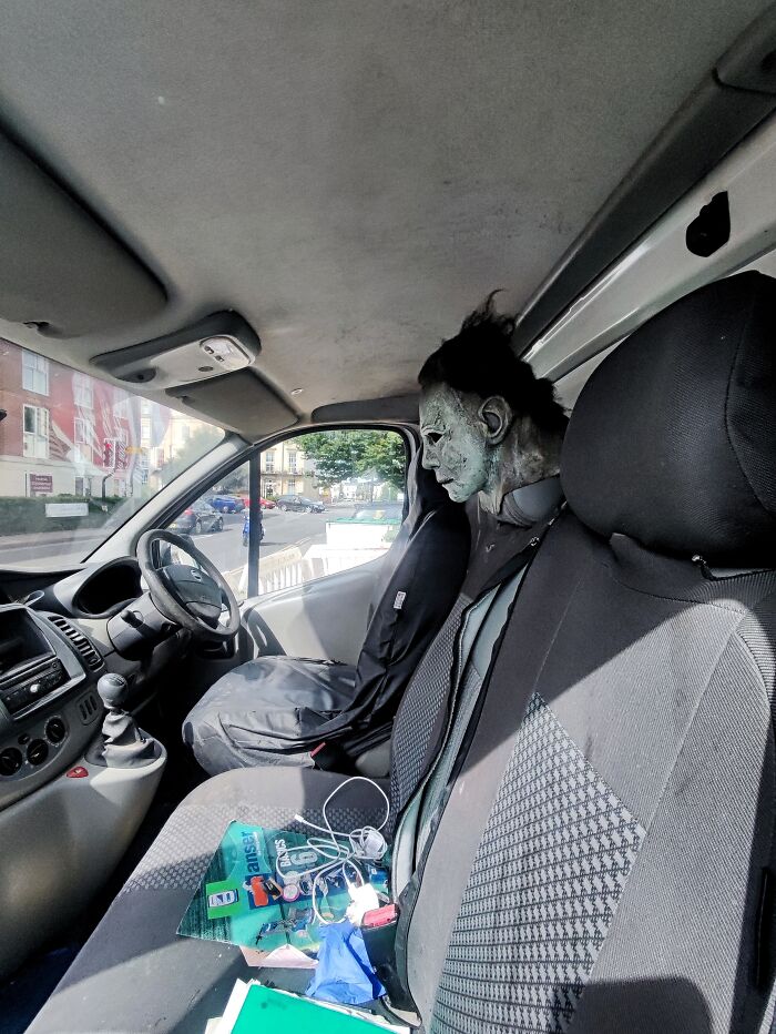 Peeking Inside Strangers' Cars: My New Photography Hobby (23 Pics)